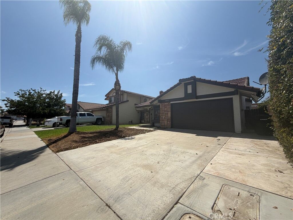 Property Photo: 1910 Summertree Drive CA 92571