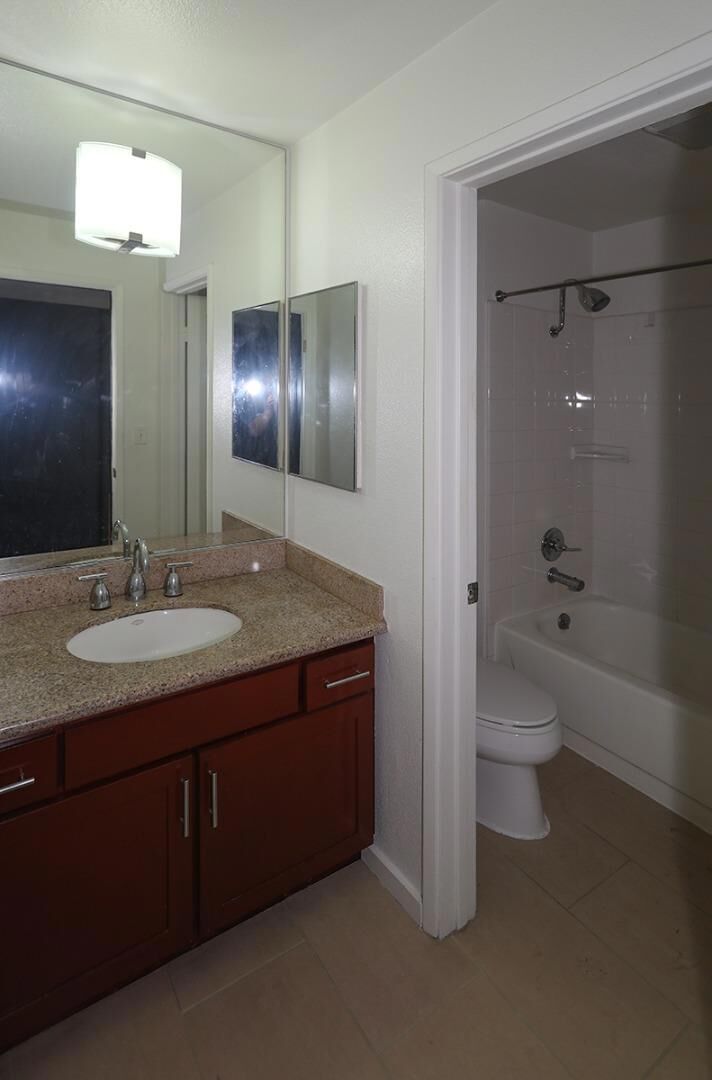 Property Photo: 1315 A Street 203 CA 94541