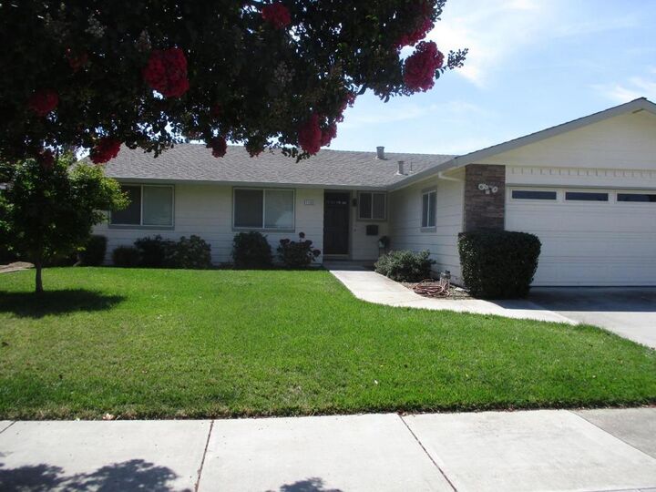 Property Photo:  