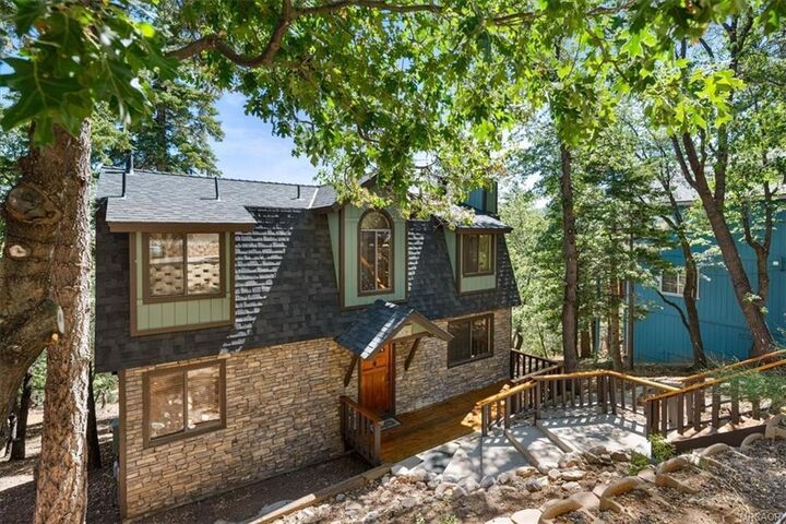 Property Photo: 1550 Tuolumne Road CA 92314