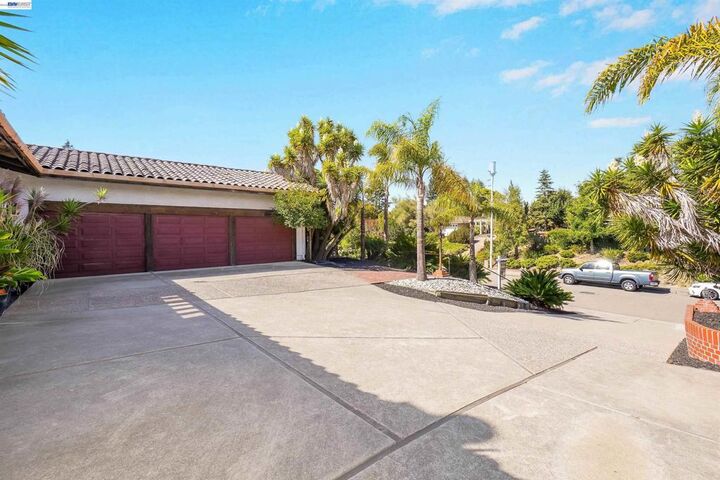 Property Photo:  16989 Brierly Ct  CA 94546 