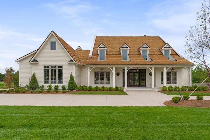 Property Photo: 1100 McCall Ct TN 37027
