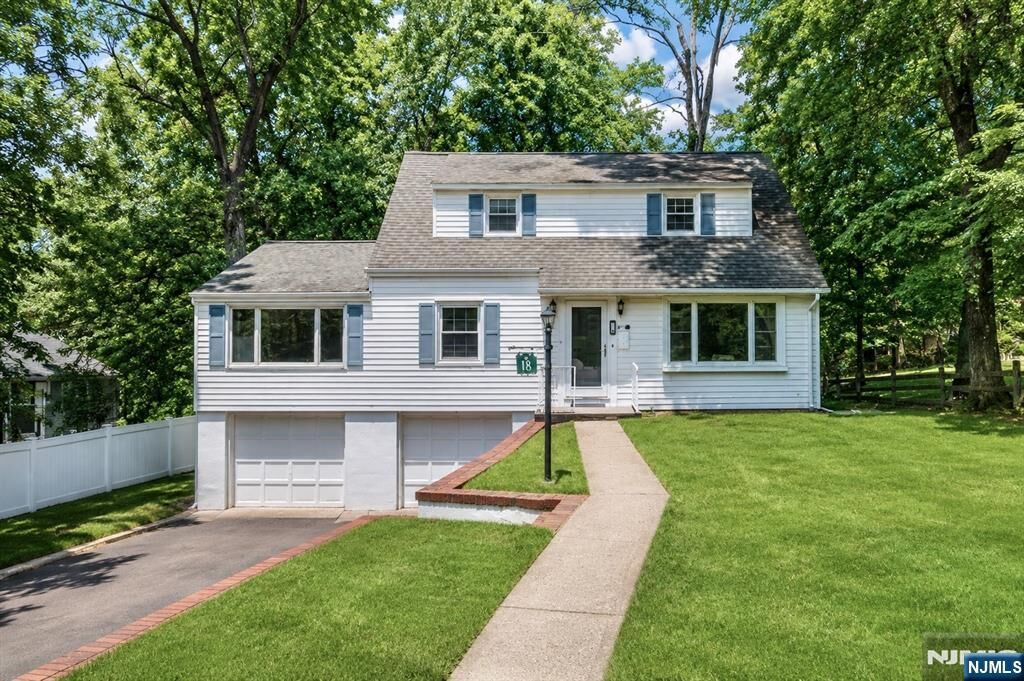 Property Photo:  18 Mountainside Drive  NJ 07470 