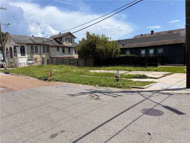 Property Photo:  1480 N Claiborne Avenue  LA 70116 