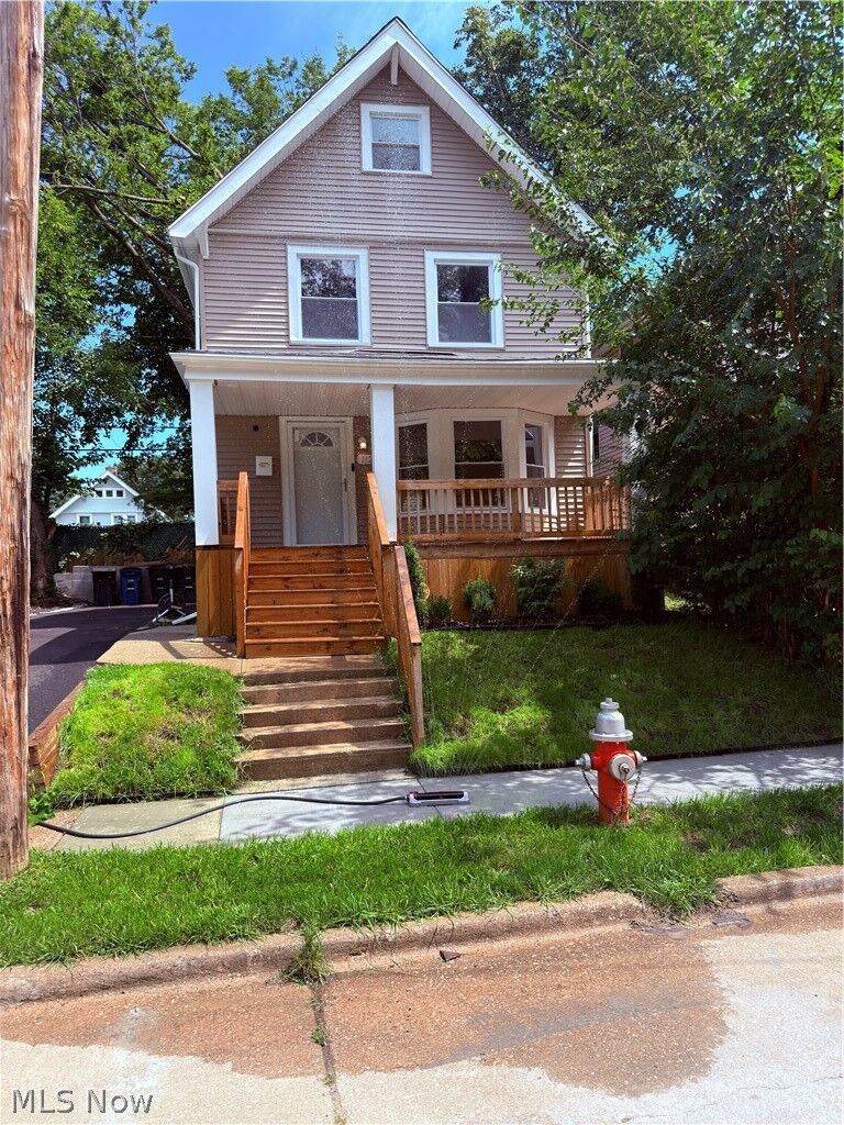 Property Photo: 1121 Galewood Drive OH 44110