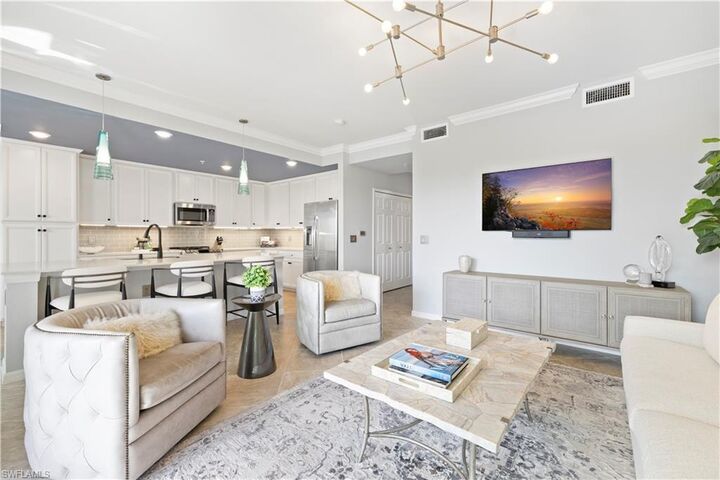 Property Photo: 9572 Trevi Ct 5033 FL 34113