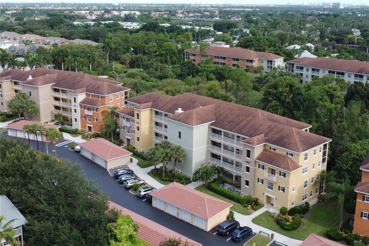 Property Photo: 4520 Botanical Place Cir 204 FL 34112