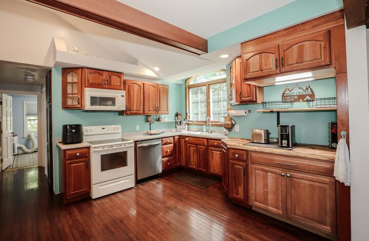 Property Photo:  10 Kendall Pond Road  NH 03038 