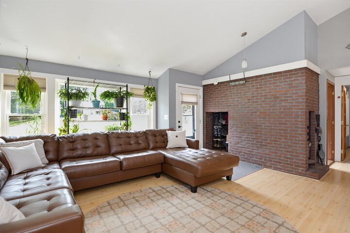 Property Photo:  33 Redfield Circle  NH 03038 