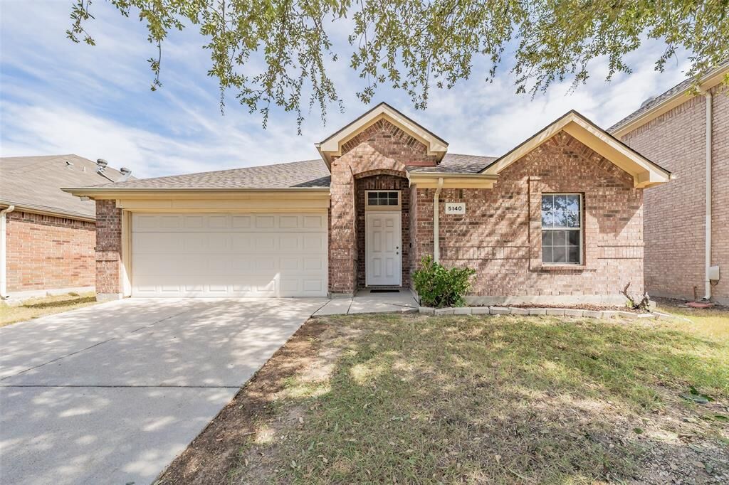 Property Photo: 5140 Waterview Court TX 76179