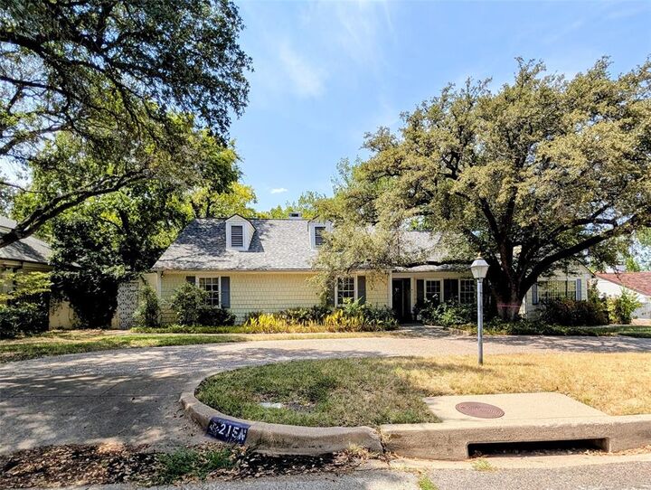Property Photo: 215 N Rivercrest Drive TX 76107