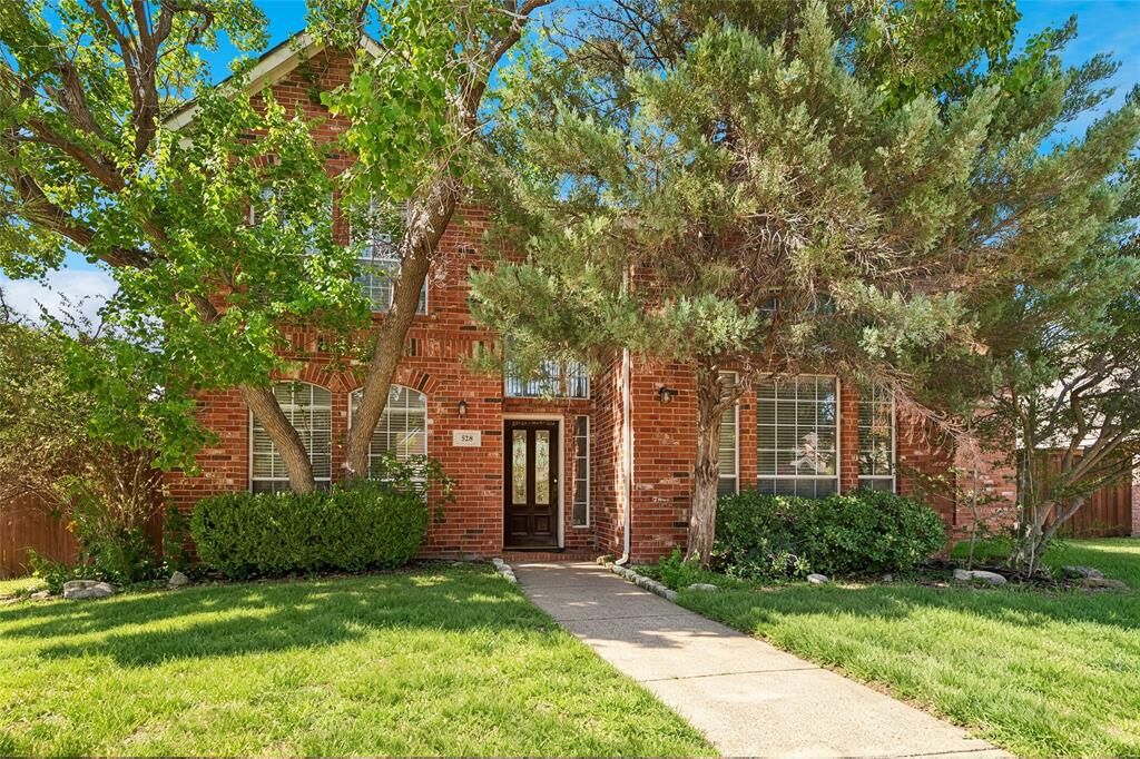 Property Photo:  528 Blackfield Drive  TX 75019 