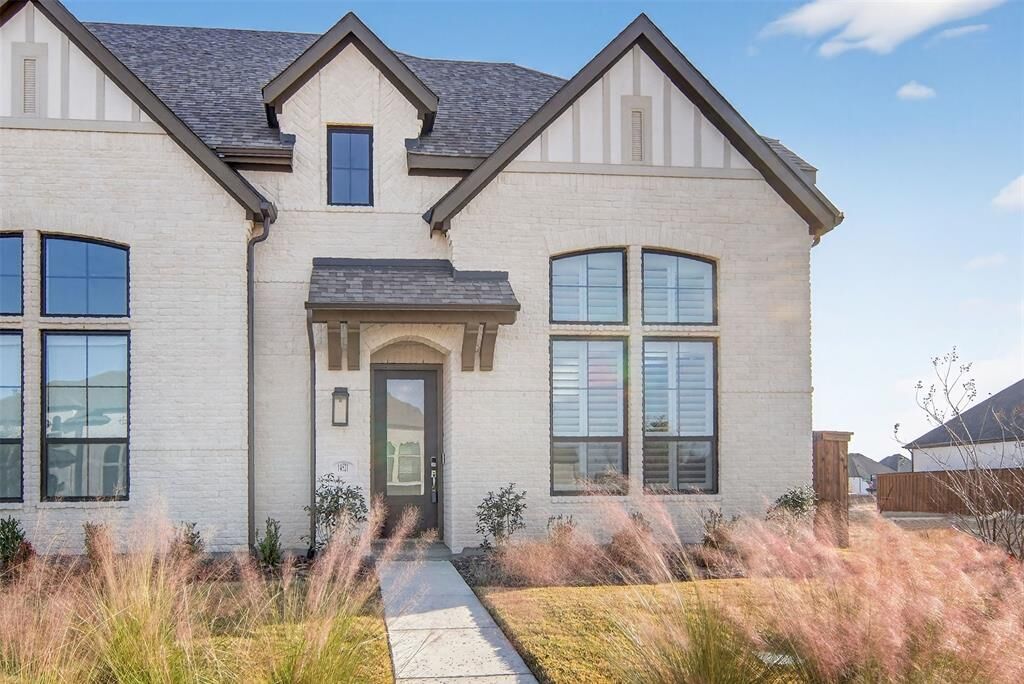 Property Photo: 14521 Walsh Avenue TX 76008