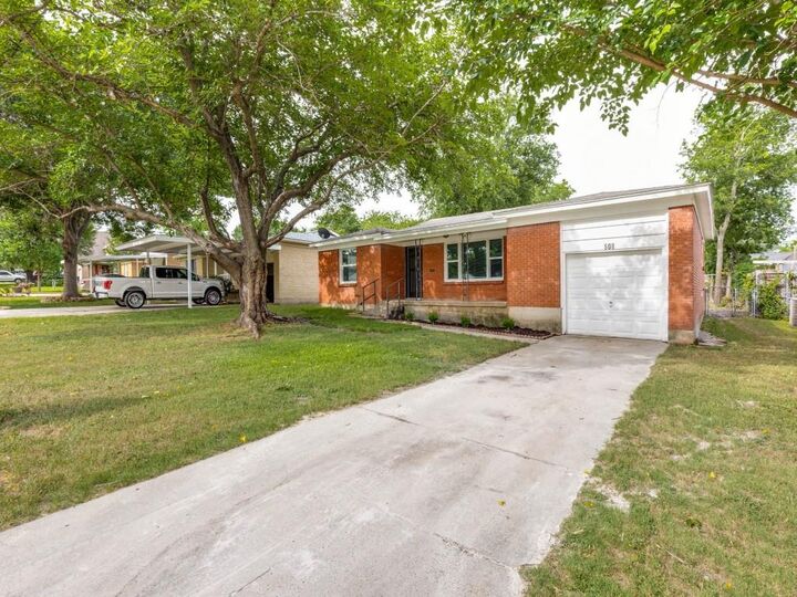 Property Photo:  508 Crandle Drive  TX 76108 