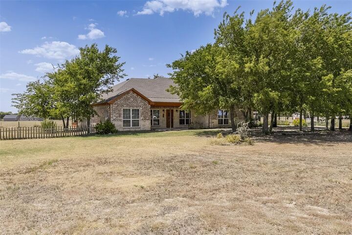 Property Photo: 401 Carter Road TX 76651