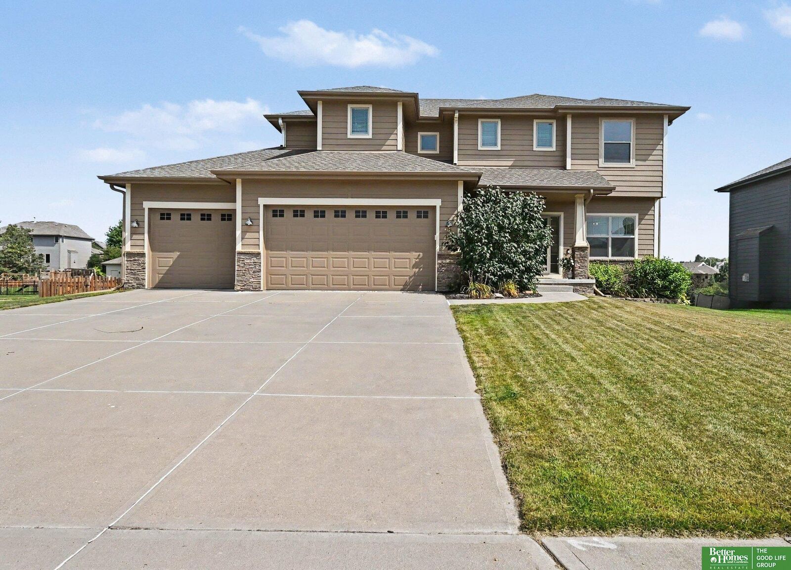 Property Photo: 1410 Hardwood Drive NE 68046
