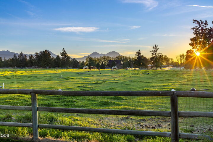 Property Photo: 19100 Couch Market Road OR 97703