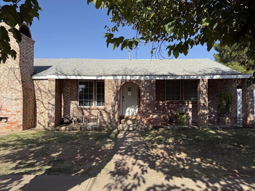 Property Photo:  810 4th  TX 79714 