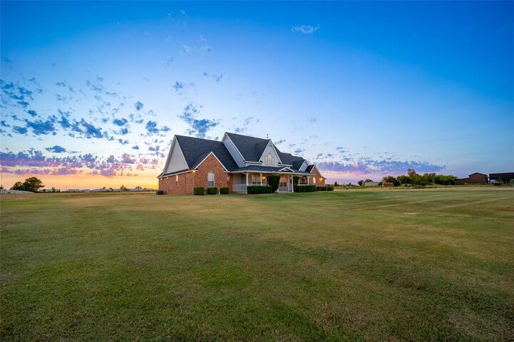 Property Photo:  9301 Southern View Drive  OK 73165 