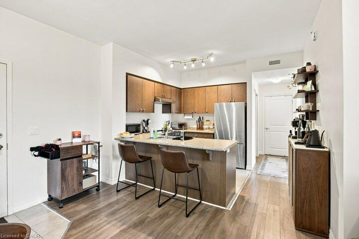 Property Photo:  1077 Gordon Street 423  ON N1G 0E3 