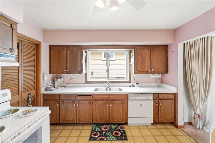 Property Photo: 491 Shannon Crescent ON L7L 2R6