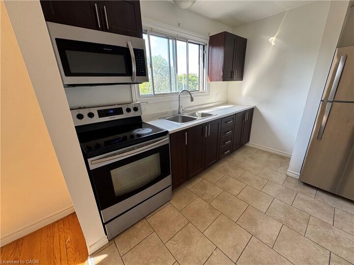 Property Photo:  416 Lancaster Street W 9  ON N2H 4V9 