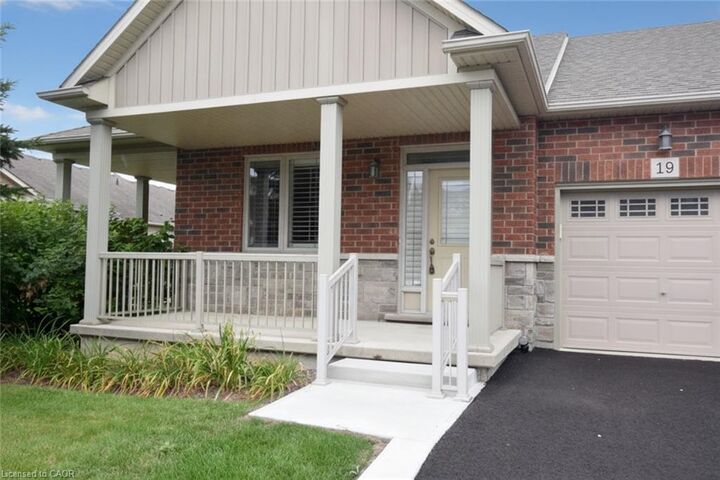 Property Photo:  19 Stickland Lane  ON L0R 1C0 