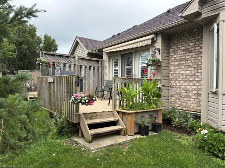 Property Photo:  44 Livingston Boulevard 11  ON N3A 4M7 