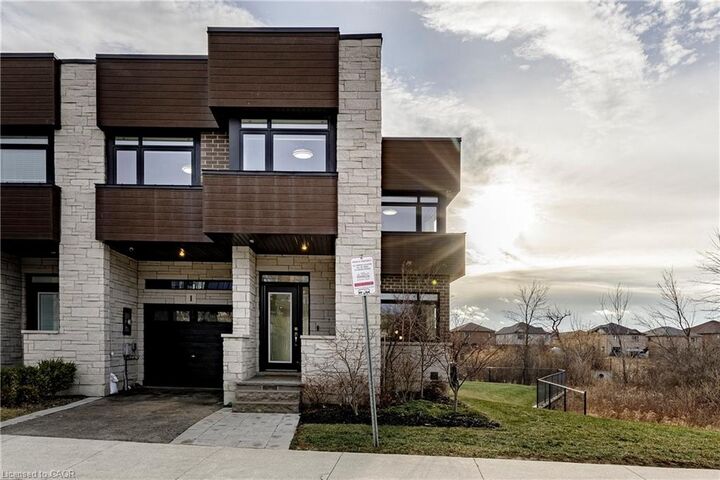 35 Midhurst Heights 1 — photo 1