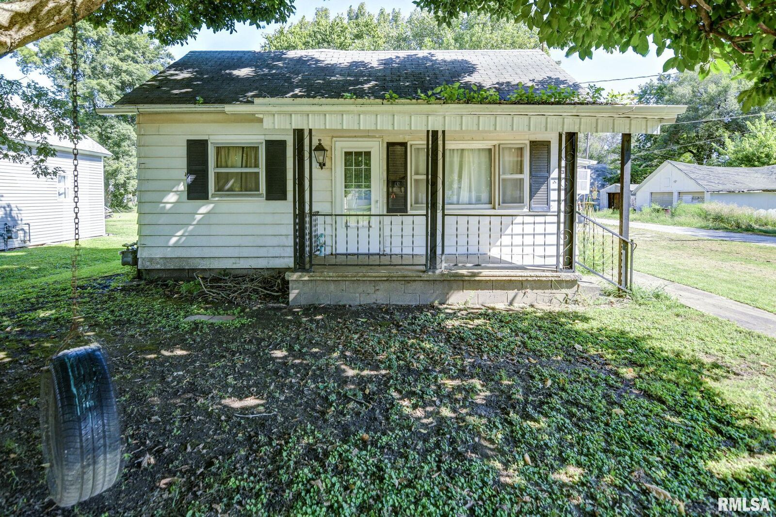 Property Photo: 306 W 5th Street IL 62557