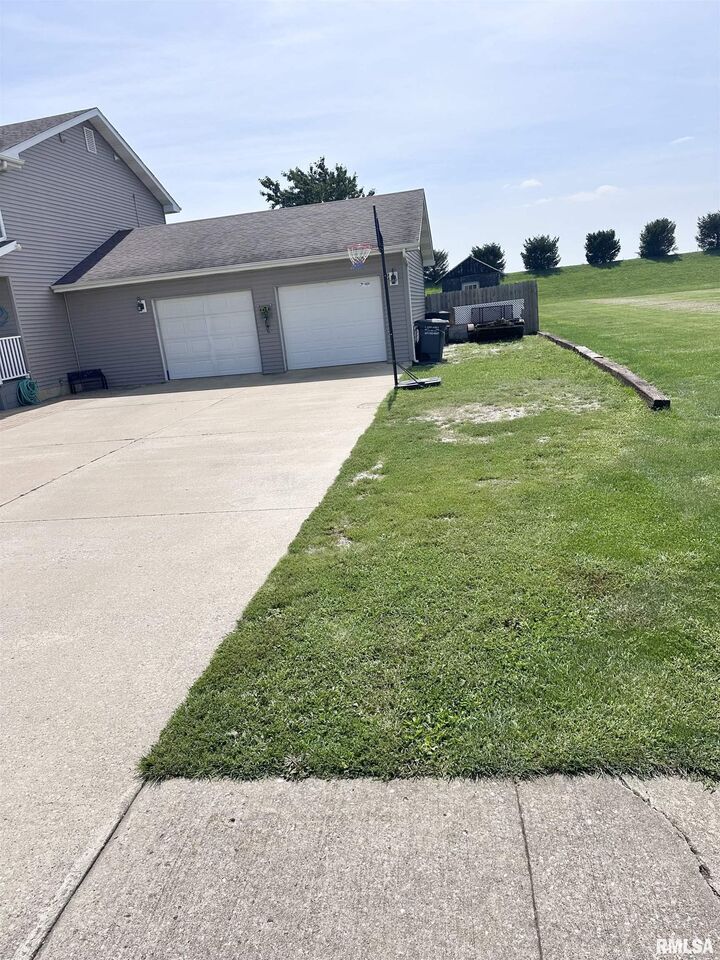 Property Photo: 1911 Southbrooke Road IL 62650