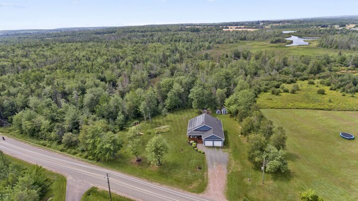 Property Photo:  305 Robertson Road  PE C1B 3T2 