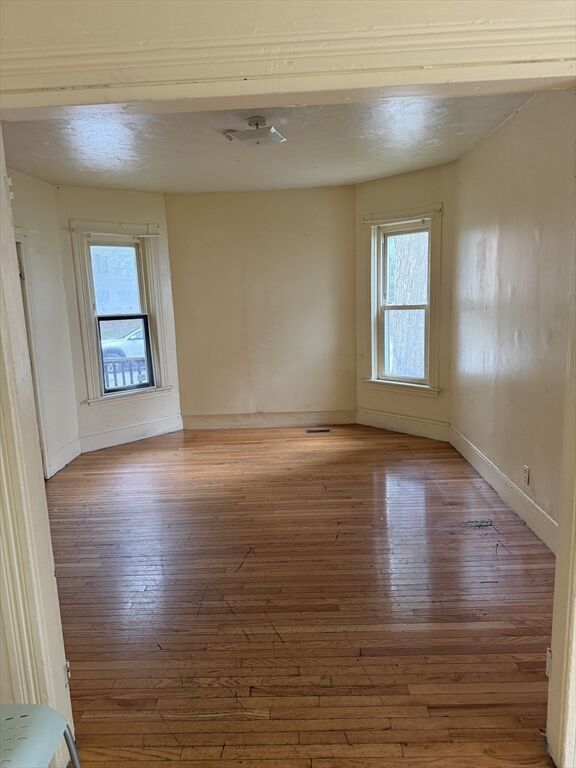 Property Photo:  66 Florence St 1  MA 01610 