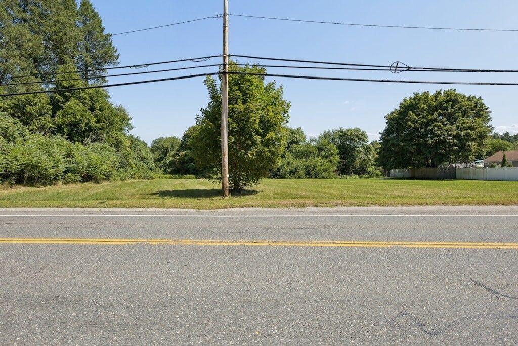 Property Photo:  95B Shrewsbury Street  MA 01583 