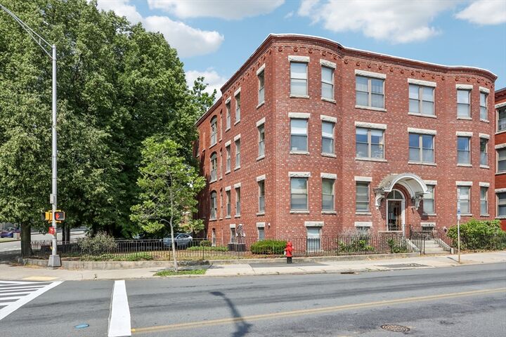 Property Photo: 550 Main 5 MA 02148