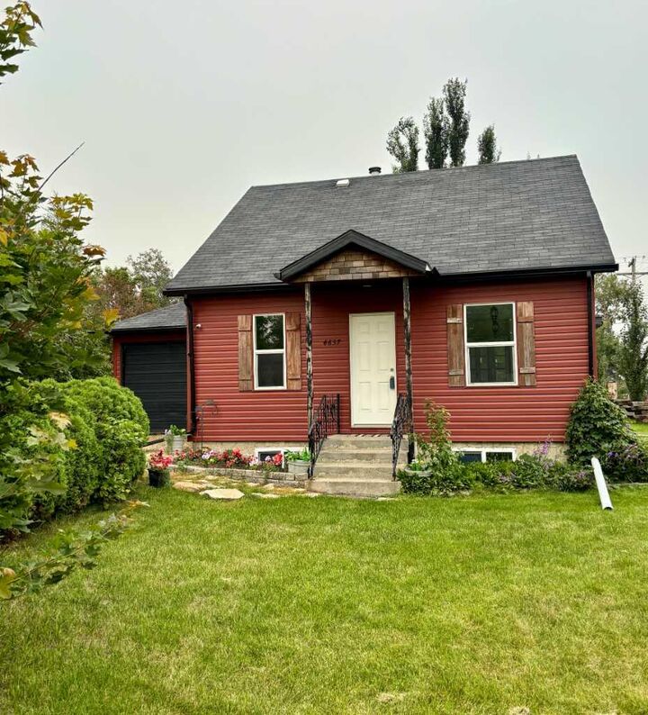 Property Photo: 4637 50 Avenue AB T0C 0J0