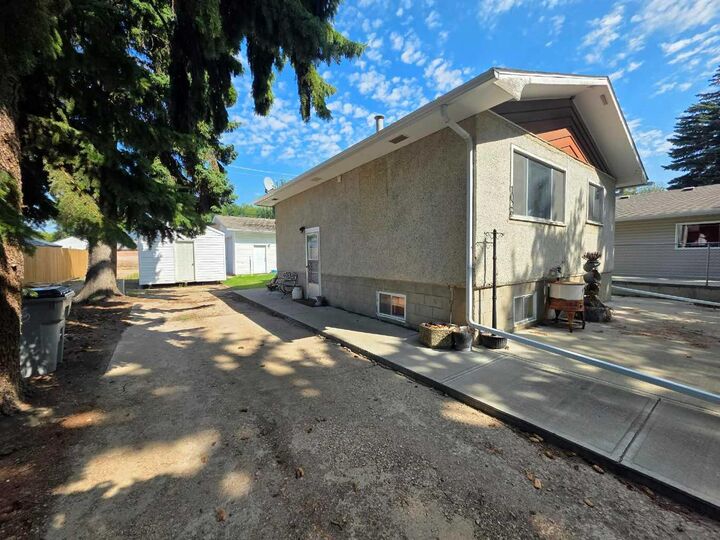 Property Photo: 1026 11 Avenue AB T9W 1K6