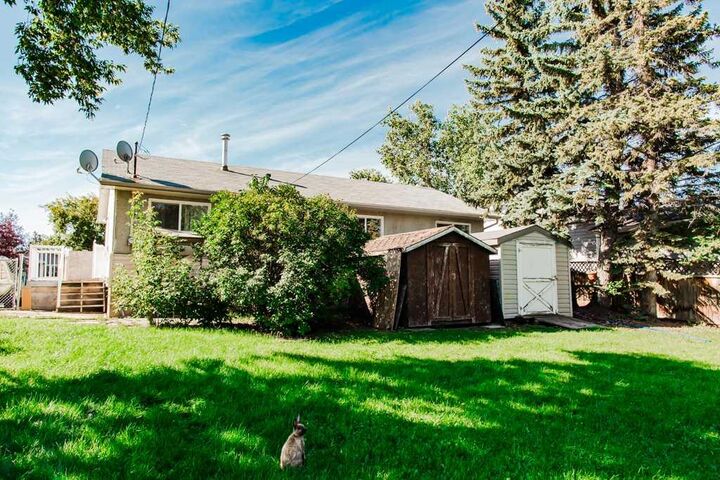 Property Photo:  9940 88 Avenue  AB T8V 0C2 