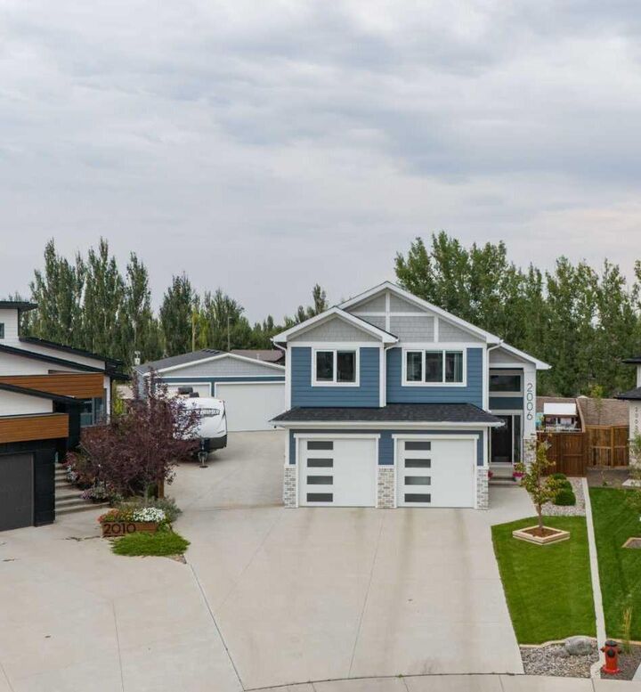 Property Photo: 2006 30A Avenue AB T1M 0E9