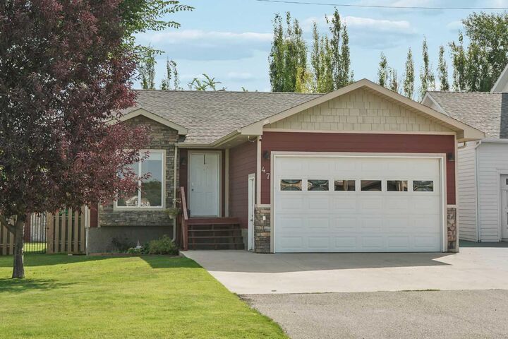 Property Photo: 47 N 1 Street E AB T0K 1J0