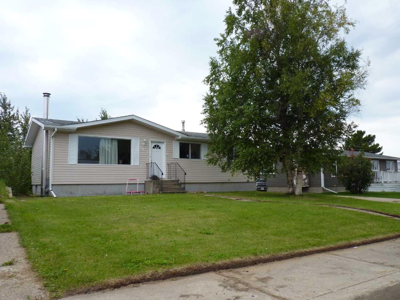 Property Photo:  5015 Oxford Avenue  AB T0G 2C0 