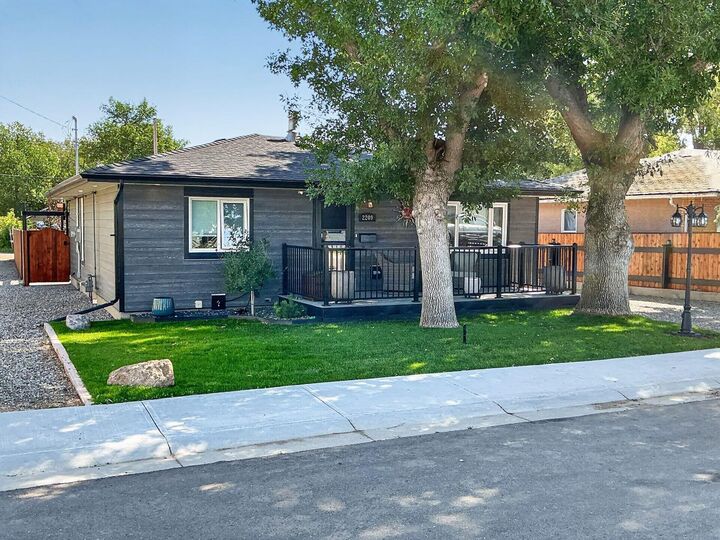 2209 14 Street — photo 1