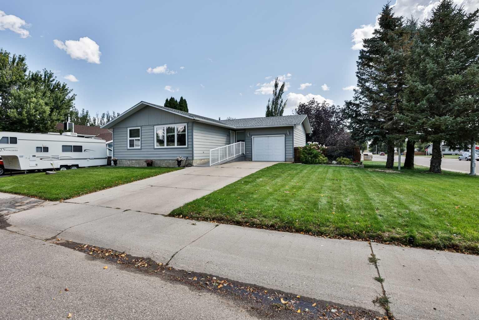 Property Photo:  5803 49 Street  AB T1G 1E7 