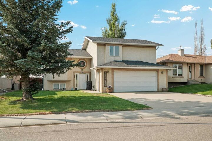 Property Photo: 609 Maple Place AB T0K 1V0