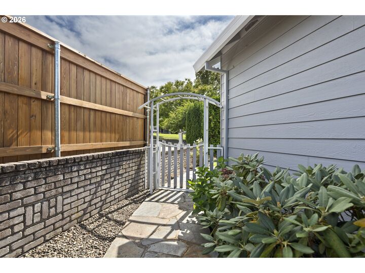 Property Photo: 1747 SW Montmore Way OR 97060