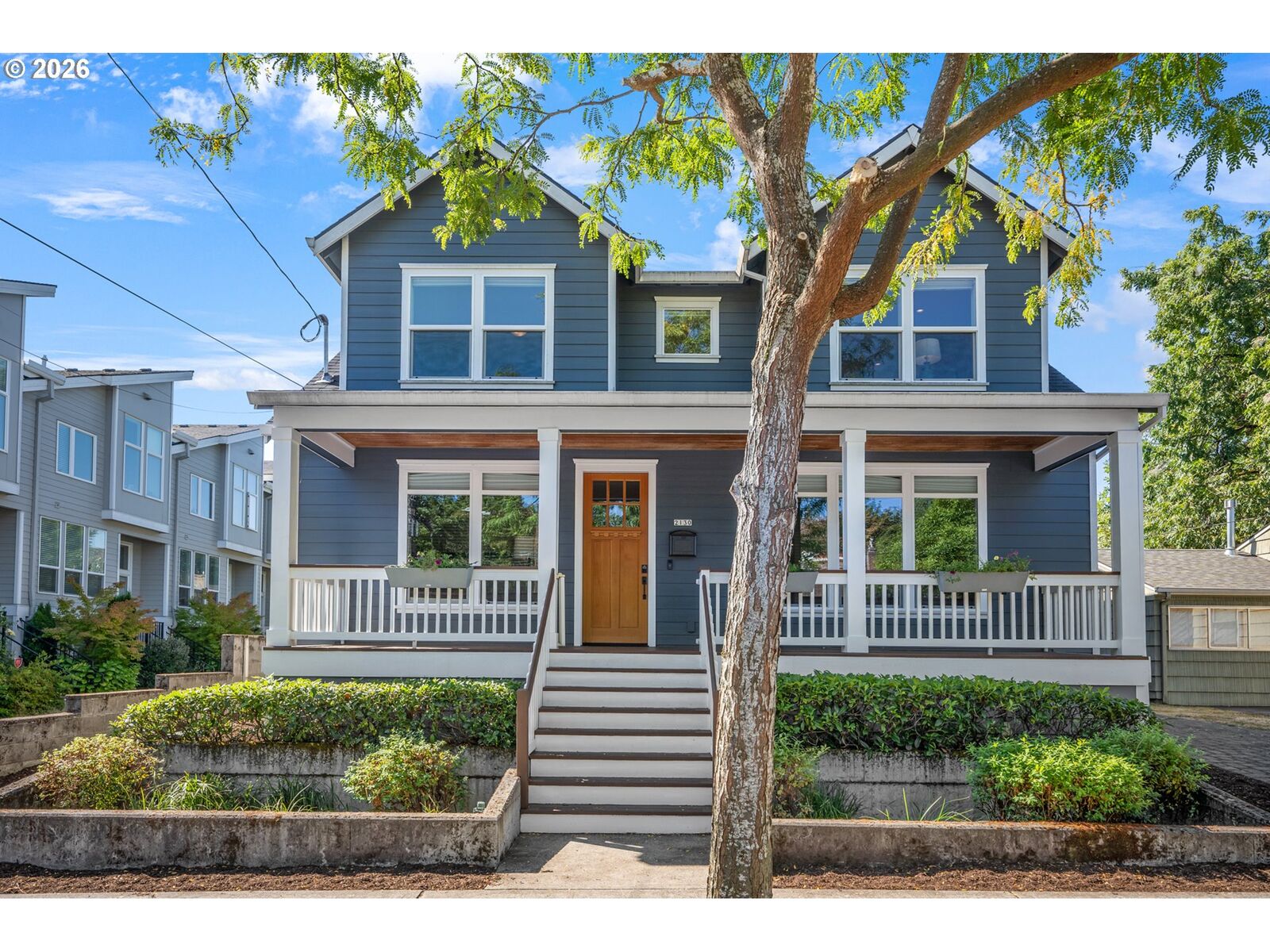 Property Photo:  2130 SE Lambert St  OR 97202 