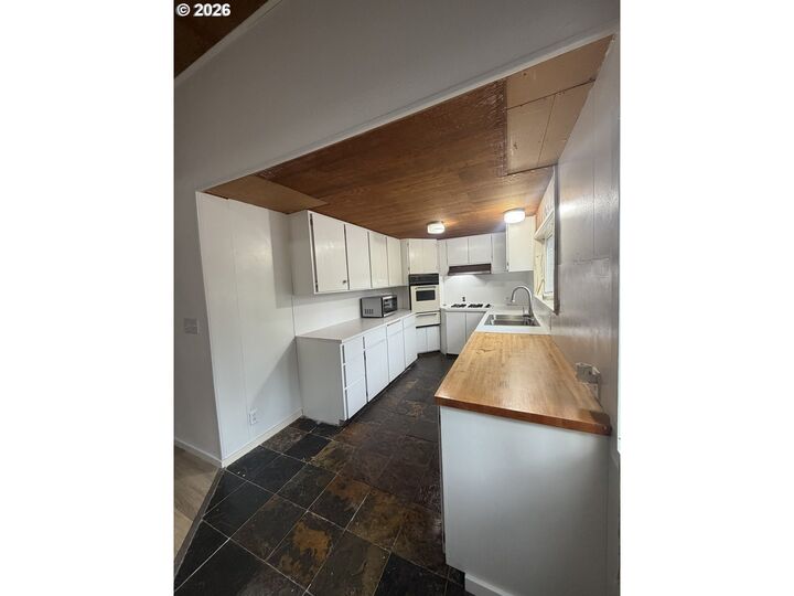 Property Photo: 36682 Wheeler Rd OR 97455