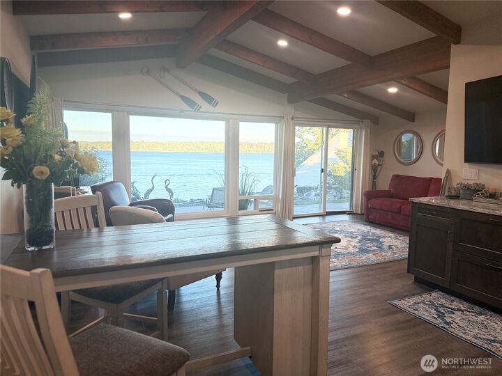 Property Photo:  