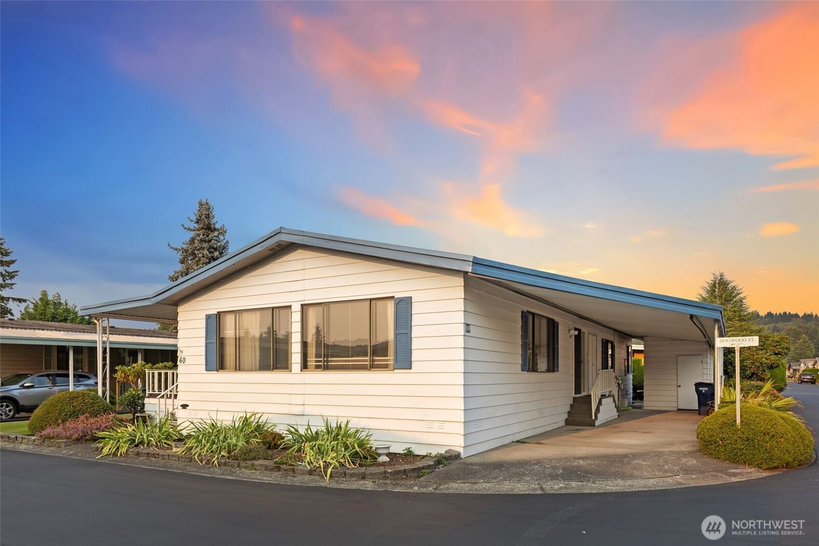 Property Photo:  3611  I Street NE 60  WA 98002 