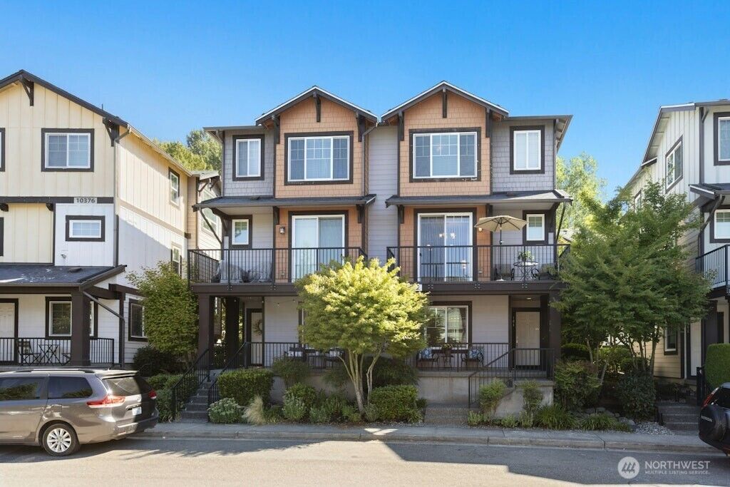 Property Photo: 10372 156th Place NE 101 WA 98052